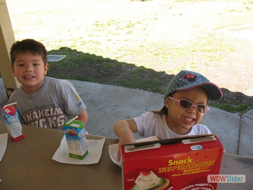 we are eating our lunch at park day